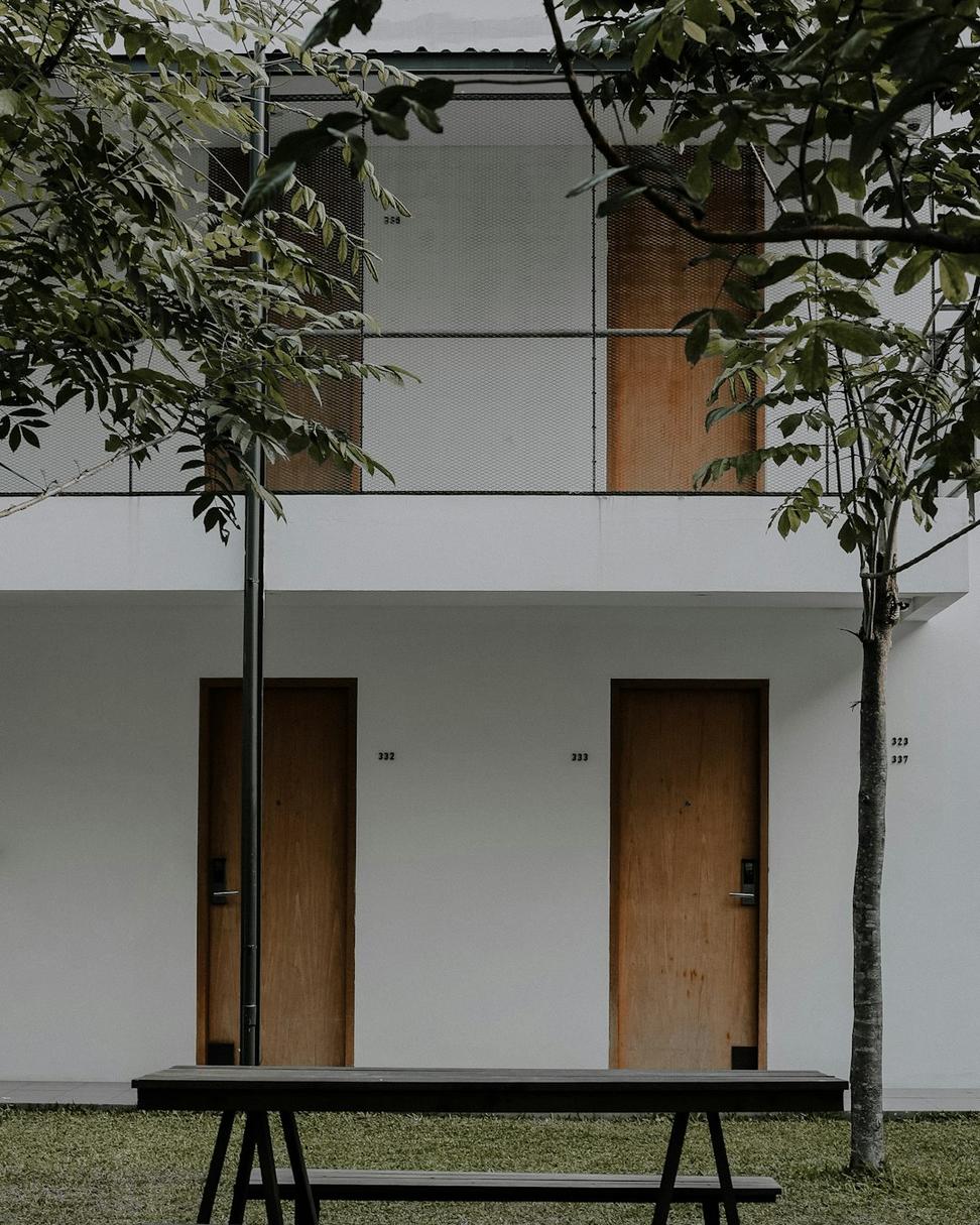 Lakeview Modern Residence